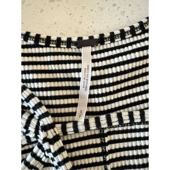 NWOT free people Striped ribbed v neck tee - Picture 3 of 3
